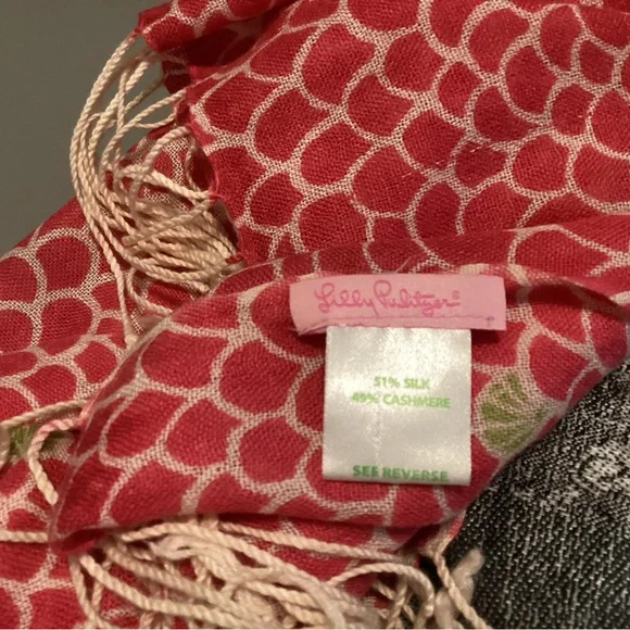 💥Low Start Lily Pulitzer silk & cashmere scarf, cosmetic bag full of goodies